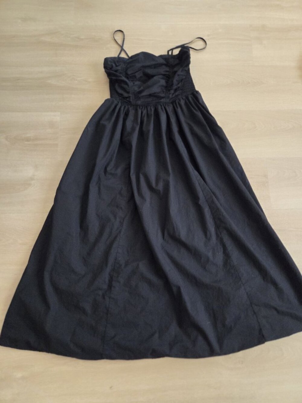 American Eagle Black Ruched Top Poplin Midi Dress W/ Pockets Sz M. 2 Small Holes